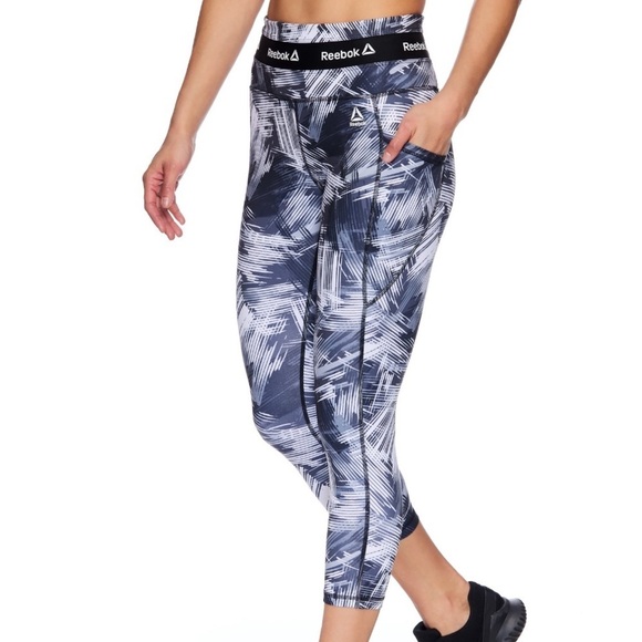 Reebok Women's Printed Revolve High Rise Capri legging w-pockets sz M - Picture 2 of 3